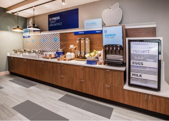 Holiday Inn Express & Suites - Hawaiian Gardens By Ihg Esterno foto