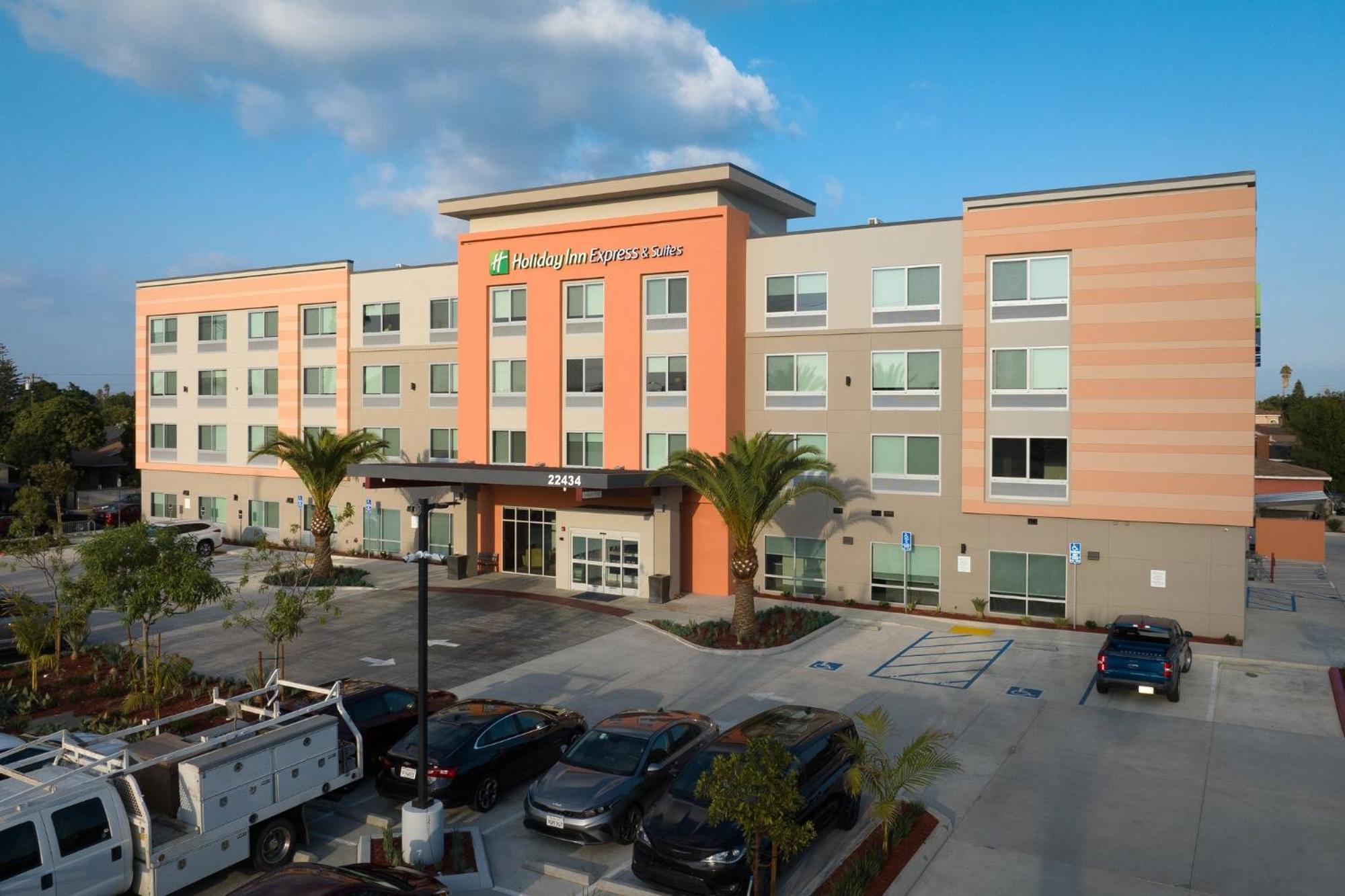 Holiday Inn Express & Suites - Hawaiian Gardens By Ihg Esterno foto
