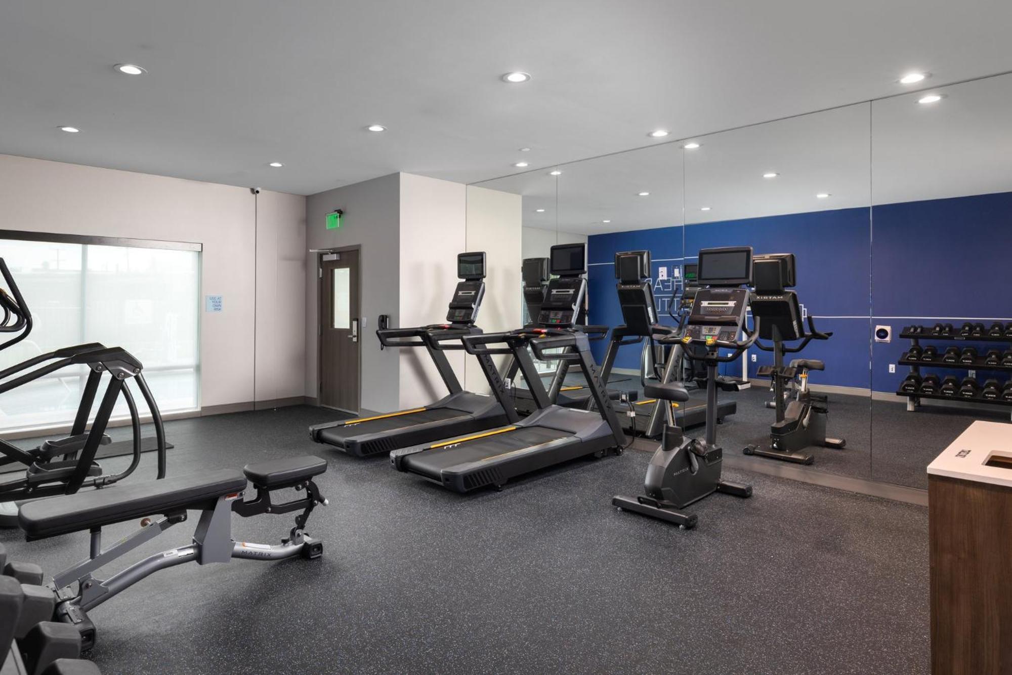 Holiday Inn Express & Suites - Hawaiian Gardens By Ihg Esterno foto