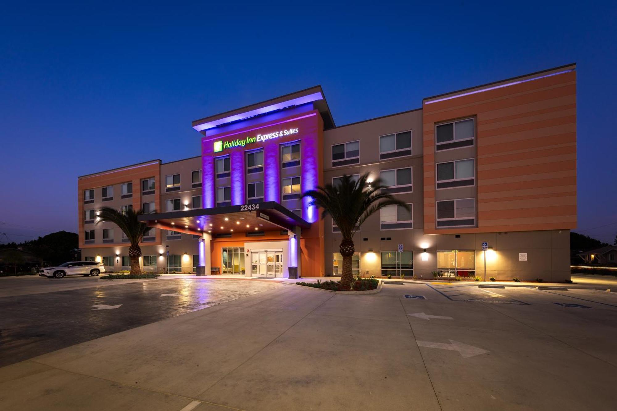 Holiday Inn Express & Suites - Hawaiian Gardens By Ihg Esterno foto