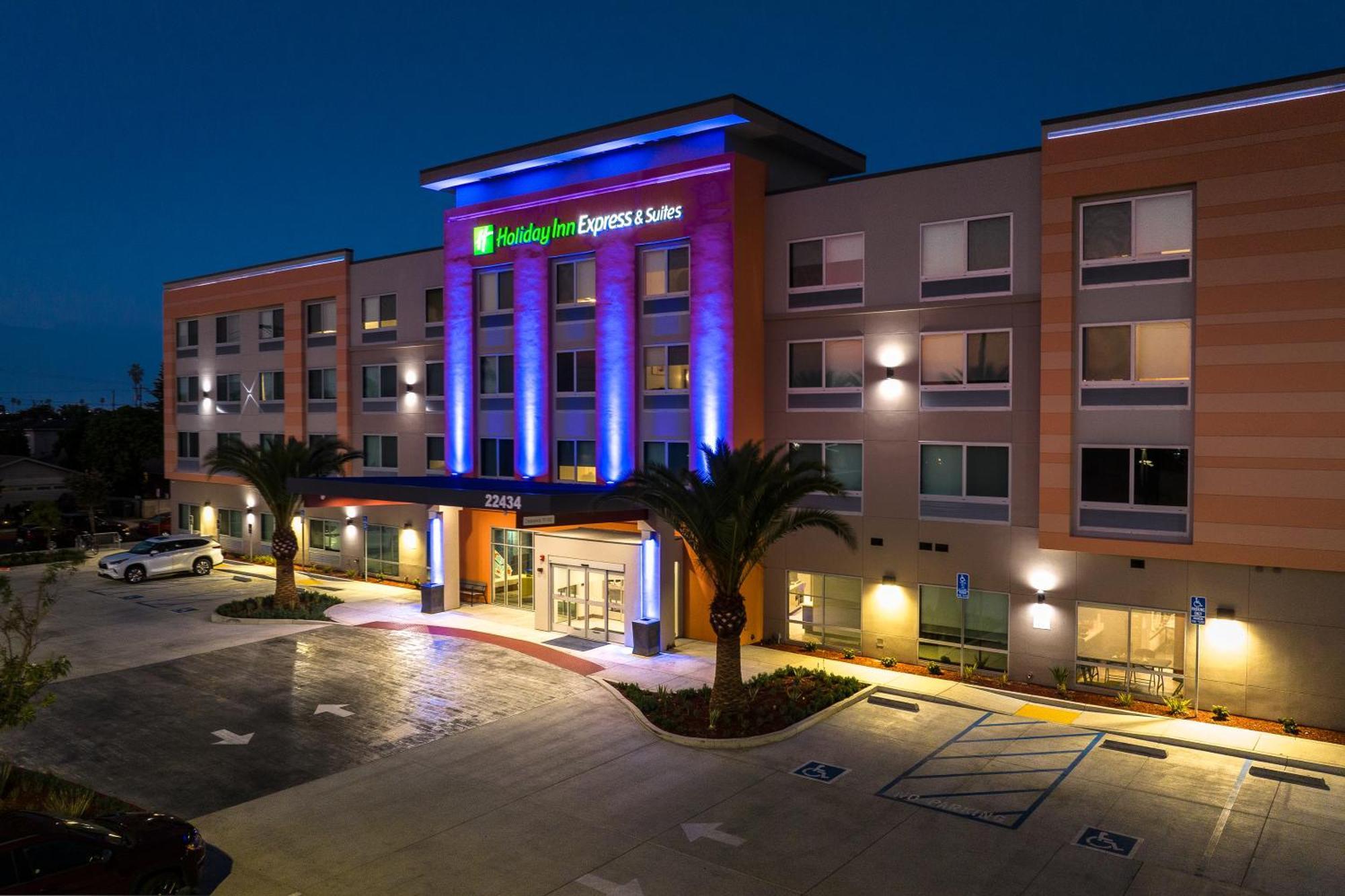 Holiday Inn Express & Suites - Hawaiian Gardens By Ihg Esterno foto