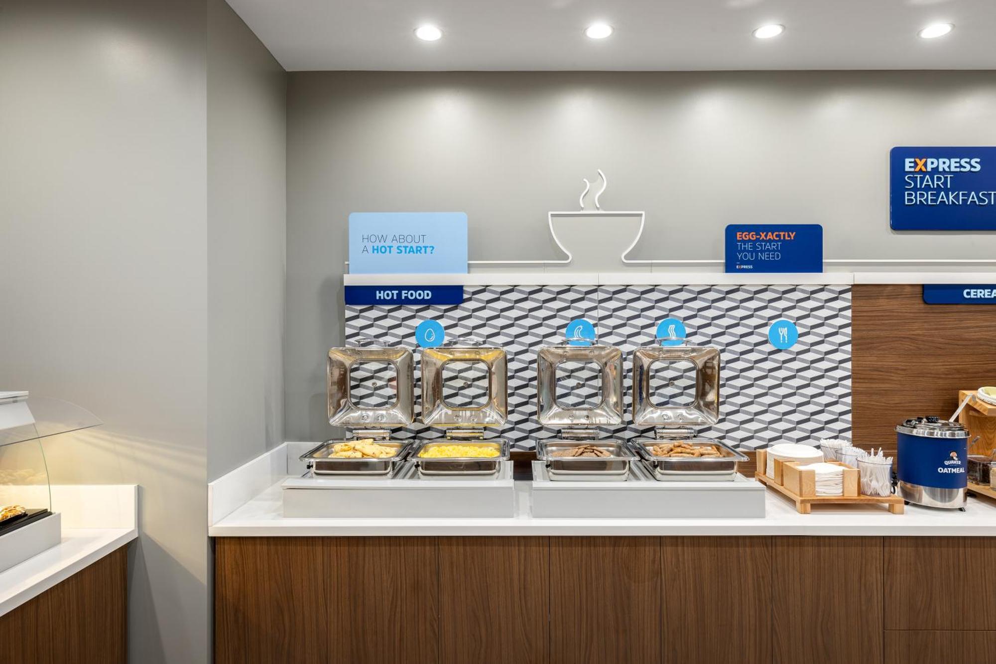 Holiday Inn Express & Suites - Hawaiian Gardens By Ihg Esterno foto